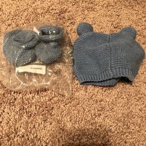 Baby gap knitted beanie and footies